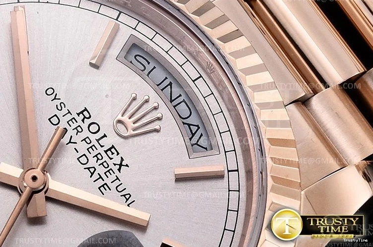 1030 RDD0219E – DayDate 36mm RelaxedFit 695